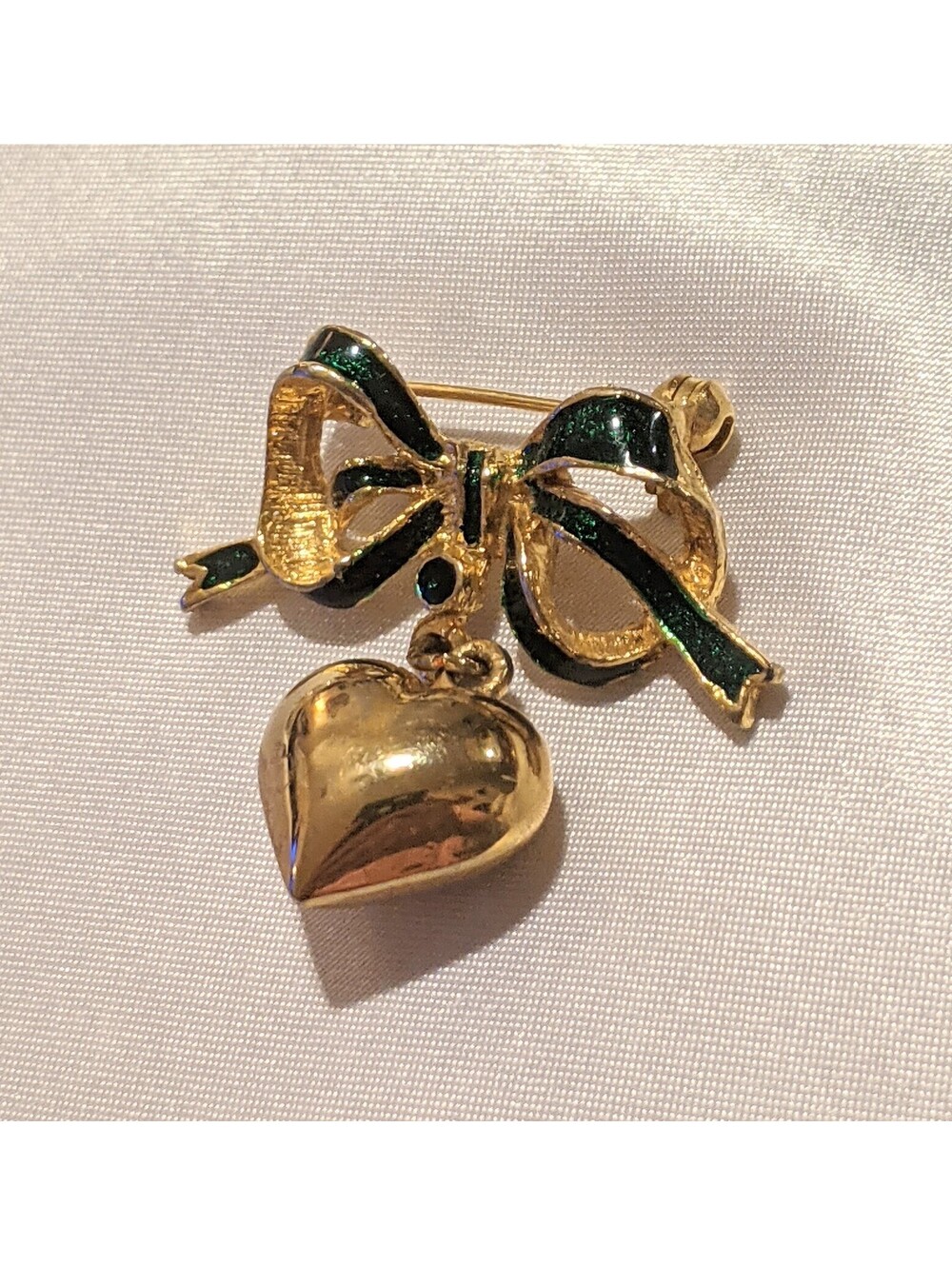 Vintage Green Enamel Ribbon Brooch Pin Dangling Puffy Heart Gold Tone